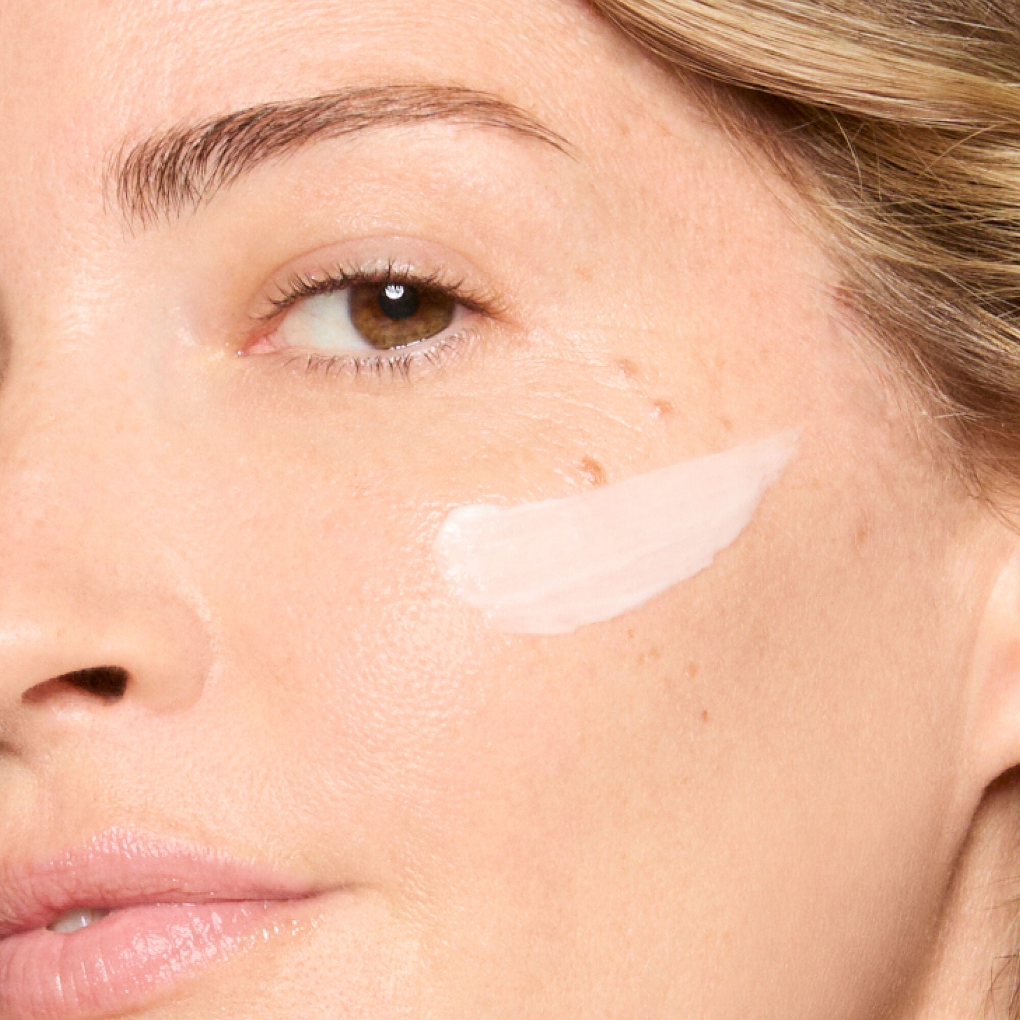 Sensitive Skin Daily Calm Lightweight Moisturizer - Image 3