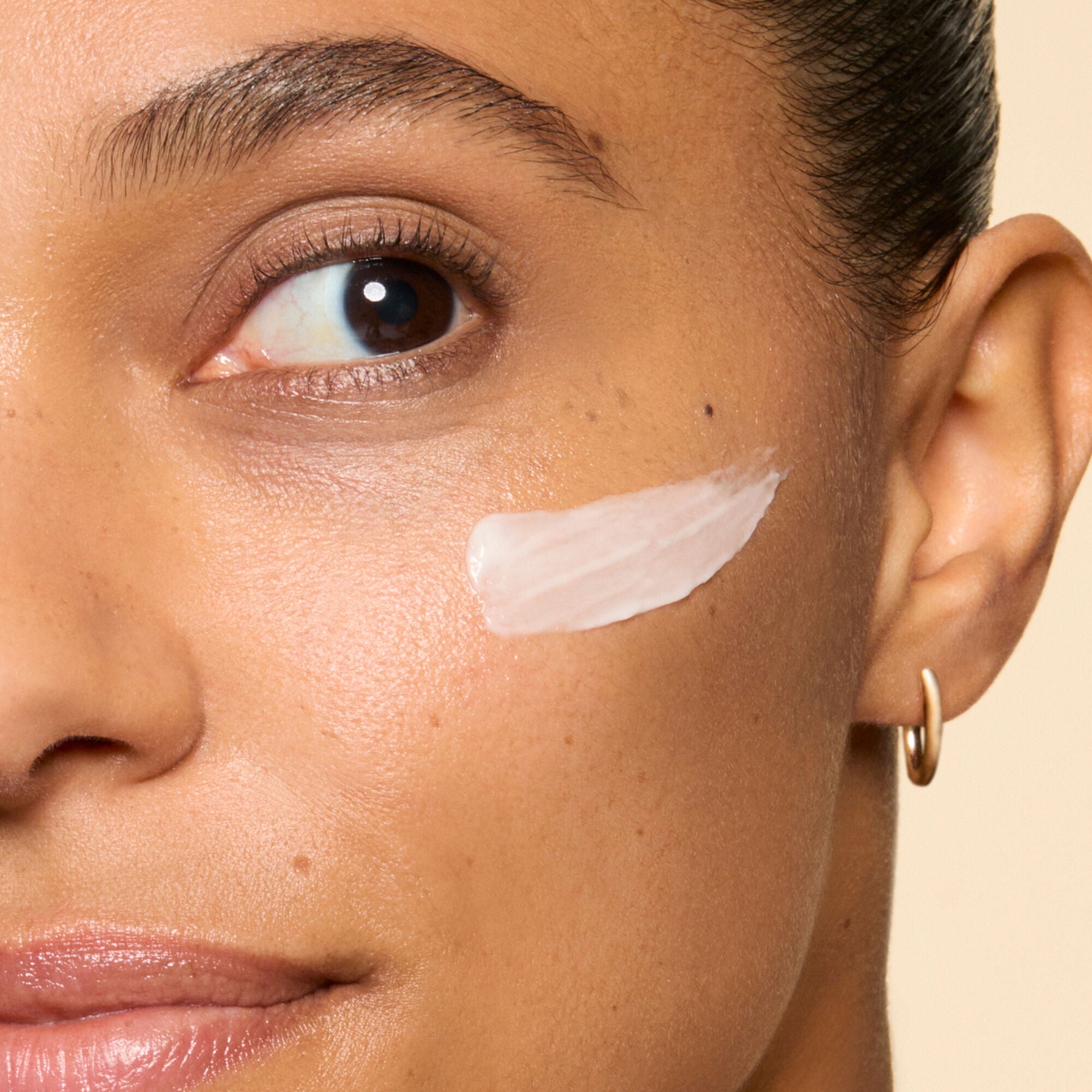 Everyday Radiance Vitamin C Lightweight Moisturizer - Image 3